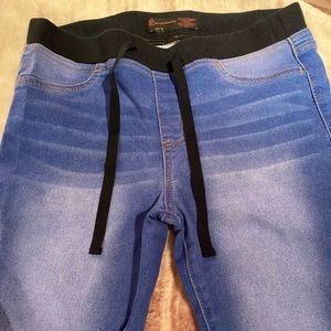 No Boundaries Stretch Jeans